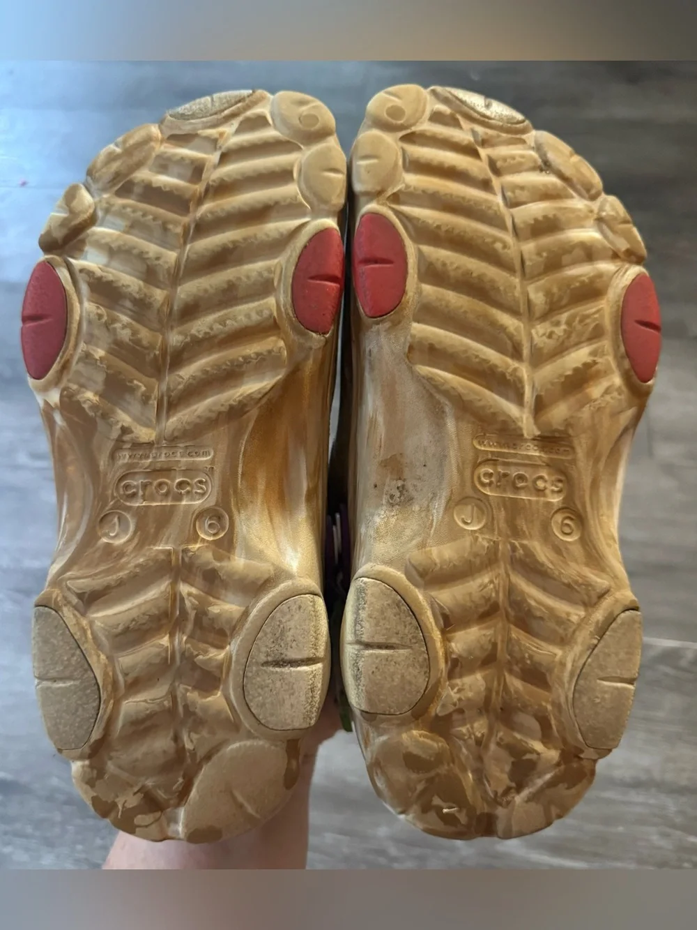 CROCS Cinnamon Toast Crunch sz 6